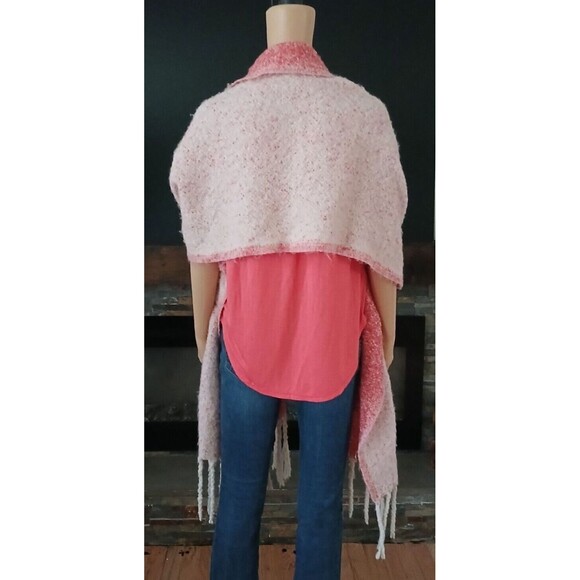 Madison 88 Women's Very Long Winter Scarf Wrap with Fringes & 2 Front Pockets - Picture 5 of 8